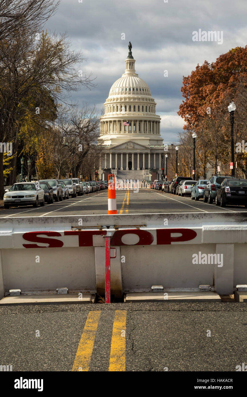 Washington, DC - eine Sicherheitsbarriere auf East Capitol Street nahe dem US Capitol Building. Stockfoto