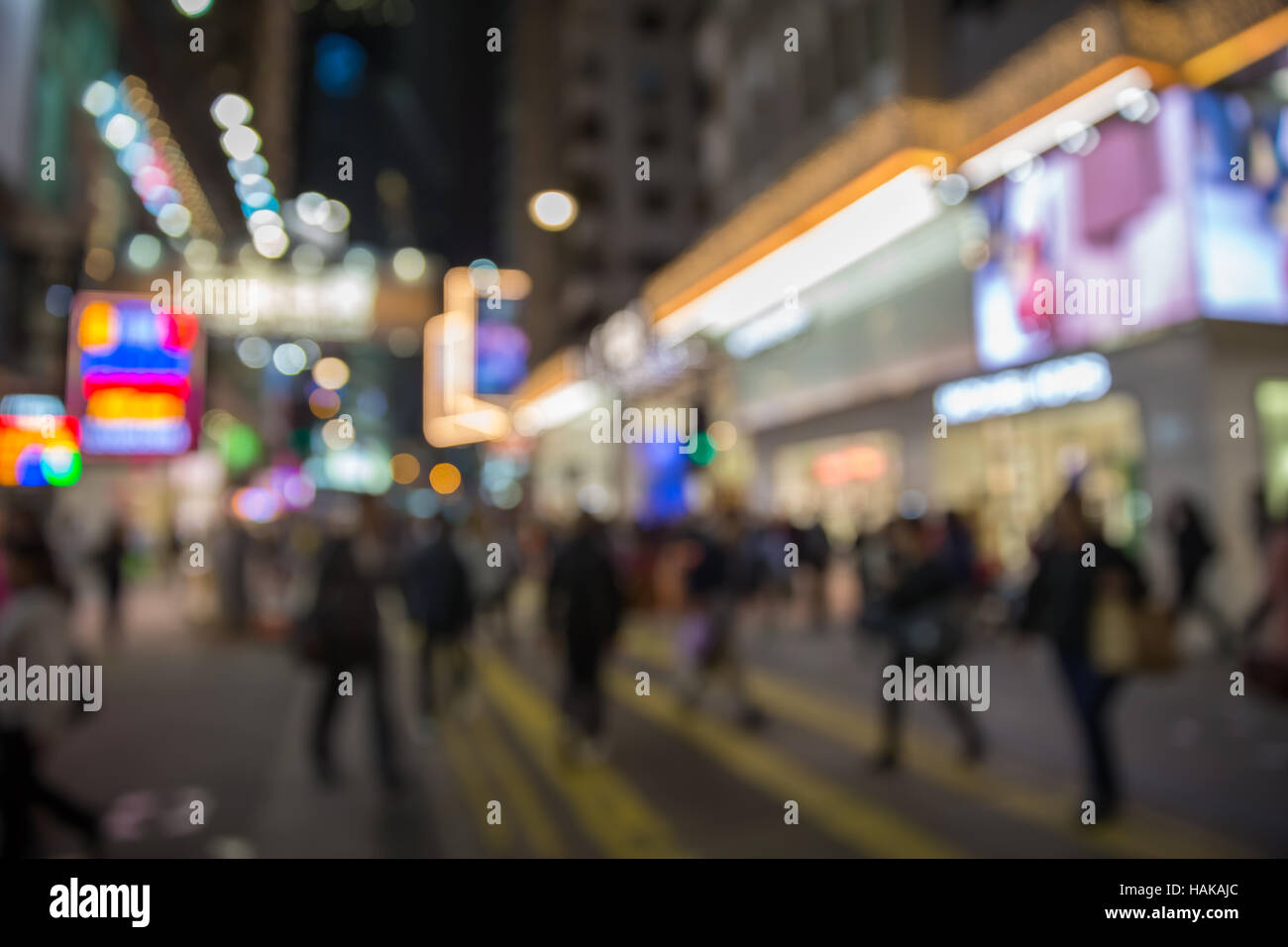 Verschwommene Hong Kong Shopping District bei Nacht - unscharf gestellt Stockfoto