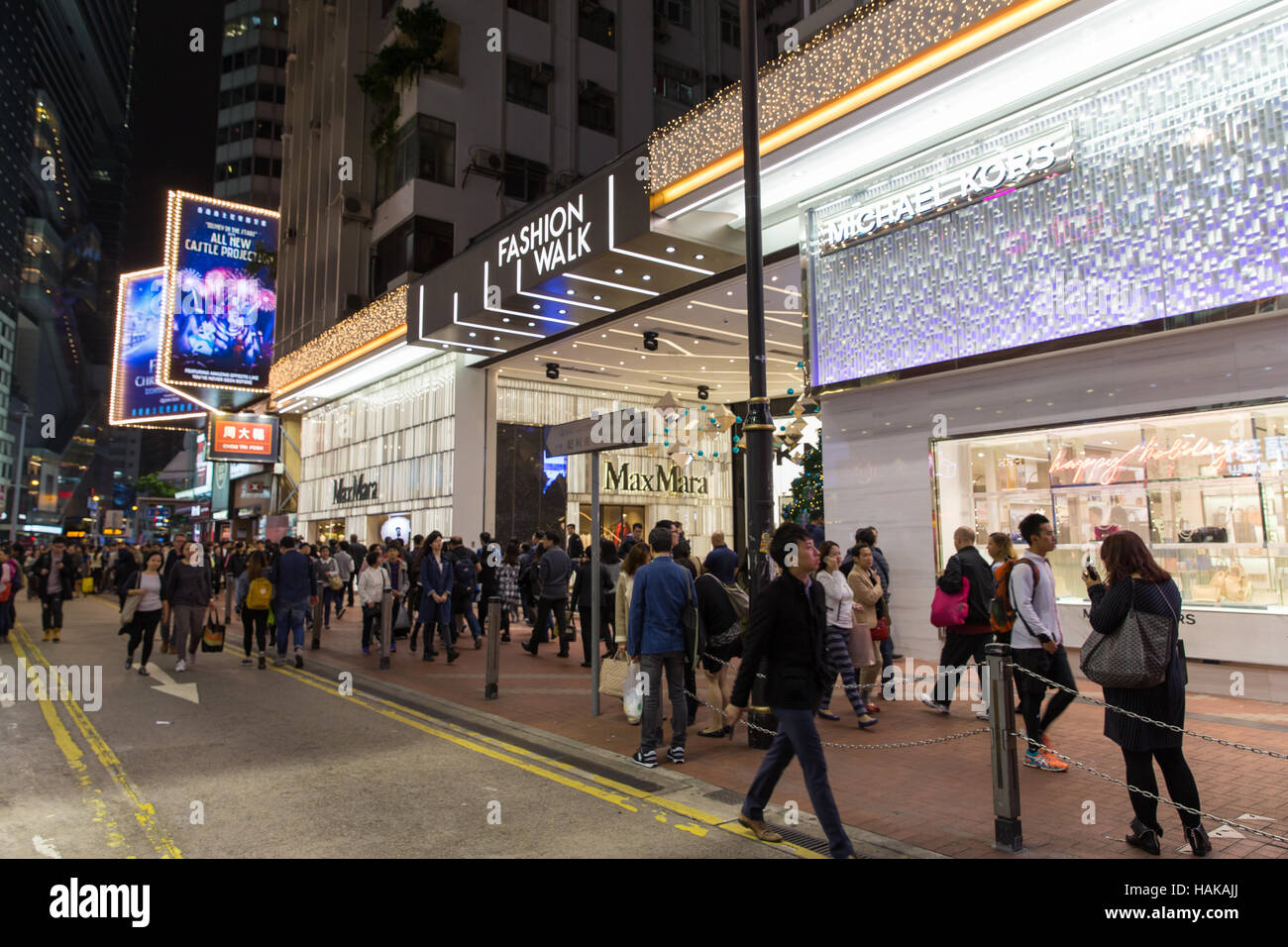 Hong Kong voll Street Einkaufsviertel in der Nacht Stockfoto