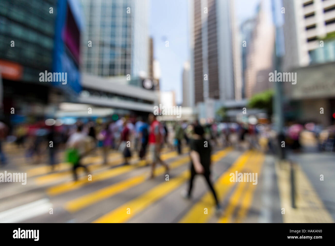 Verschwommene Fußgänger im Central Business District von Hong Kong - unscharf gestellt Stockfoto