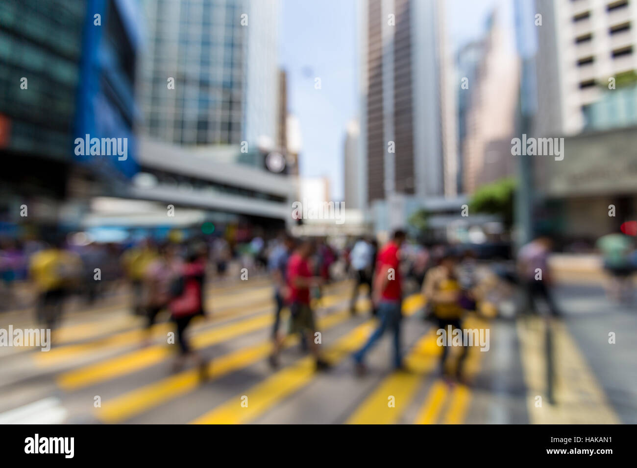 Verschwommene Fußgänger im Central Business District von Hong Kong - unscharf gestellt Stockfoto