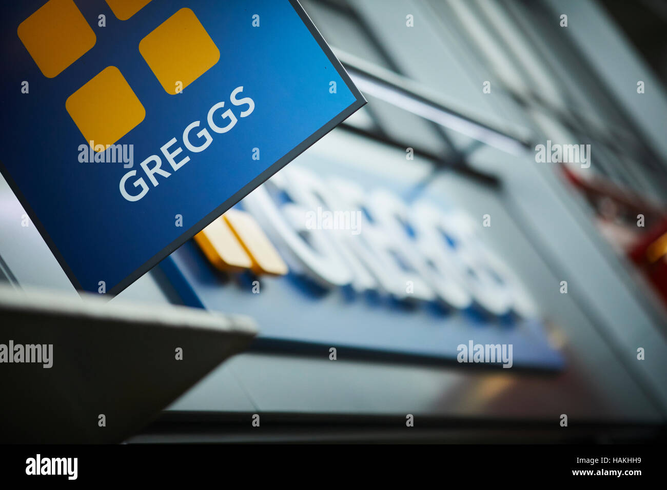 Bäckerei Greggs Manchester Deansgate Kuchen Torten pastöse Abendessen viel mitnehmen Shops shopping Shopper Shop Einzelhandel Händler Einzelhandel Einzelhändler speichern tr Stockfoto