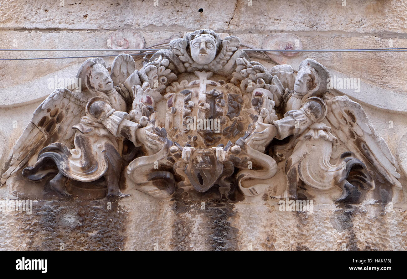 Engel auf der Fassade des Hauses in Dubrovnik, Kroatien Stockfoto
