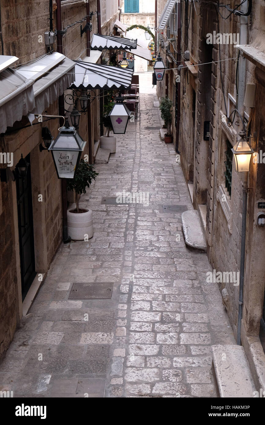 Gasse in der Altstadt von Dubrovnik, Kroatien Stockfoto