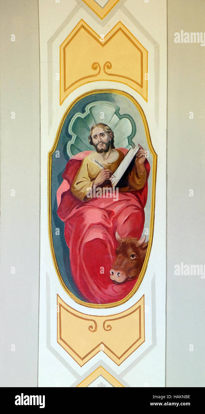 Der heilige Lukas der Evangelist, Pfarrkirche der Heiligen Dreifaltigkeit in Krasic, Kroatien am 11. Juni 2016 Stockfoto