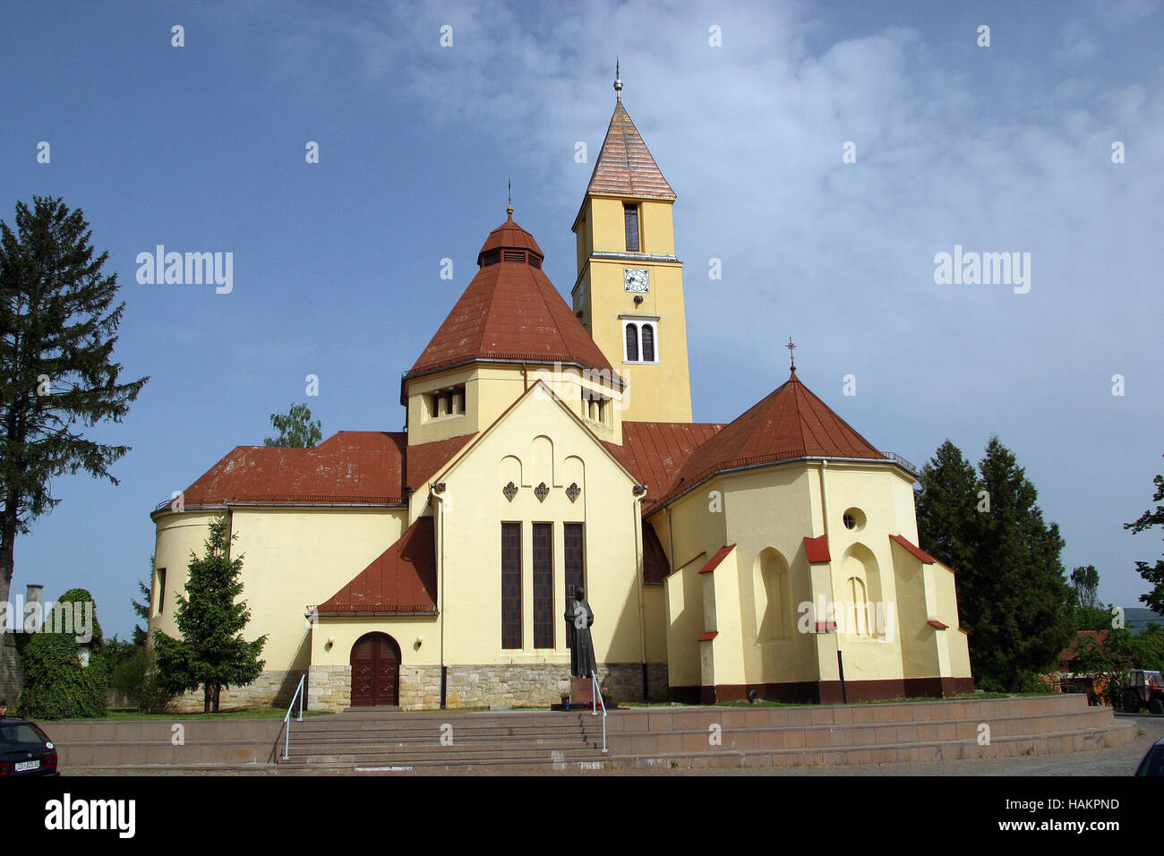 Pfarrkirche der Heiligen Dreifaltigkeit in Krasic, Kroatien Stockfoto