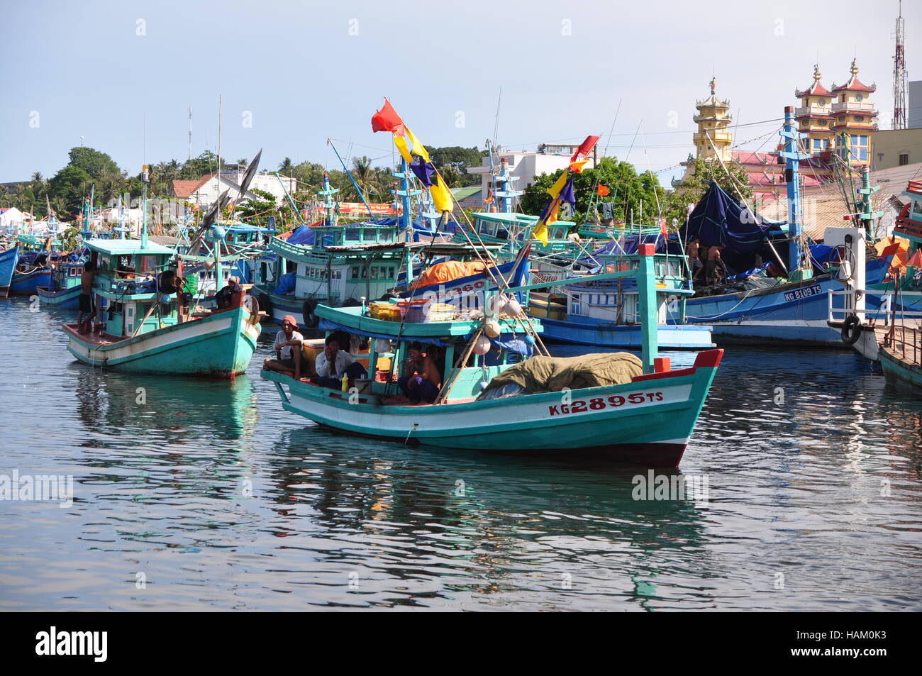 Angelboote/Fischerboote am Duong Dong River, Phu Quoc, Vietnam Stockfoto
