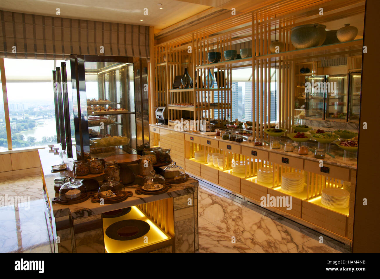 Singapur - 23. Juli 2016: in eine Lounge im 5 Sterne Luxus-Hotel Marina Bay, verschiedene Canape und exklusives Essen Stockfoto