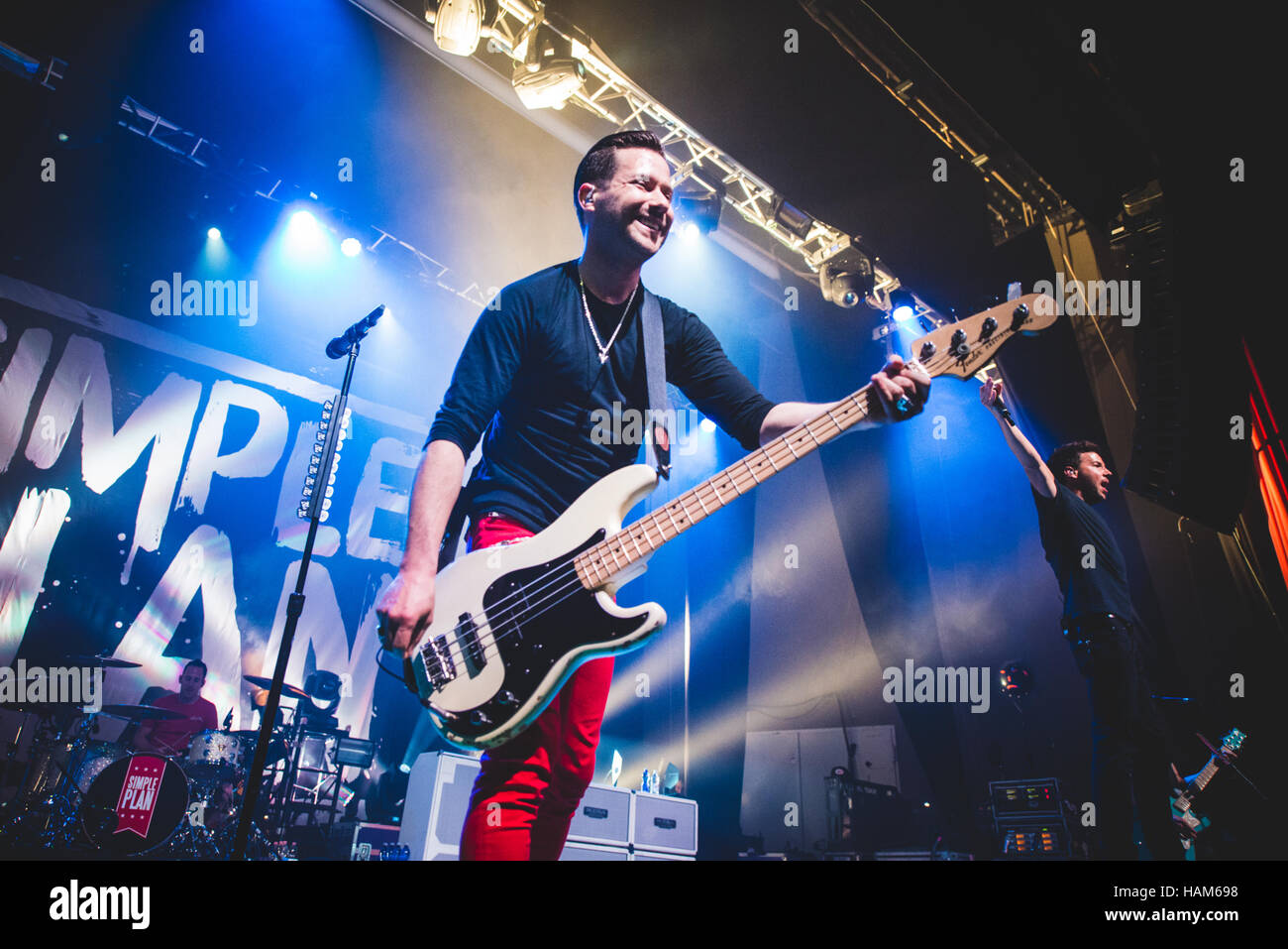 Venaria, Italien. 16. Mai 2016. Simple Plan, die live im Teatro della Concordia in Venaria, in der Nähe von Turin, für ihre "nimmt eine für die Team-Tour" 2016. © Alessandro Bosio/Pacific Press/Alamy Live-Nachrichten Stockfoto