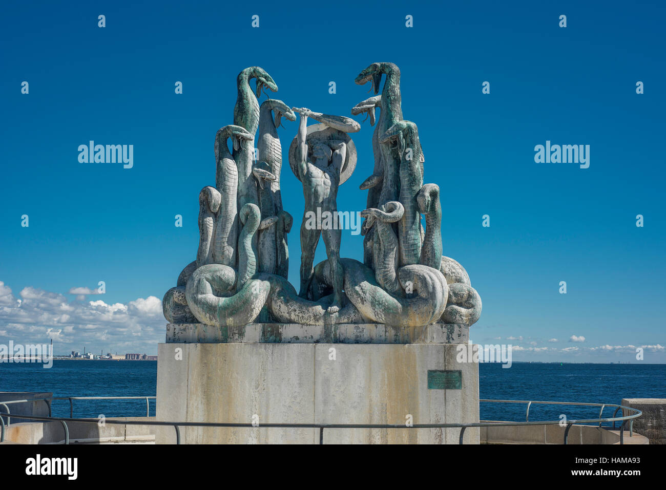 Skulptur des Herakles und die Hydra, des Künstlers Rudolph Tegner, an Kultur Hafen Kronborg in Helsingør, Hovedstaden Region Stockfoto