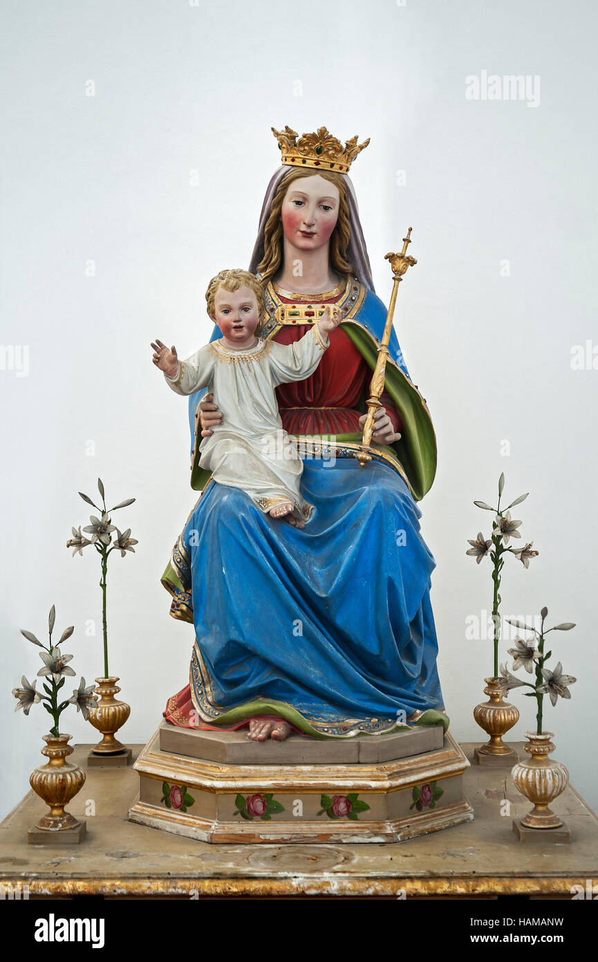 Jungfrau Maria Holding Jesuskind mit Zepter und Krone an das Kloster St. Peter und Paul in Weyarn, Oberbayern Stockfoto