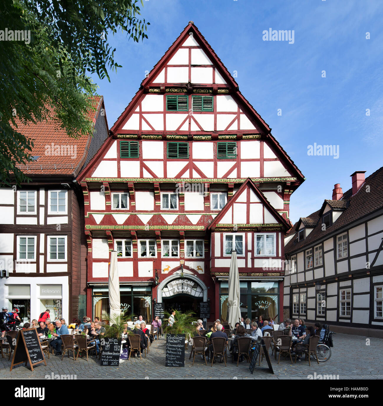 City Cafe, Fachwerkhaus, Altstadt, Hameln, Niedersachsen, Deutschland Stockfoto