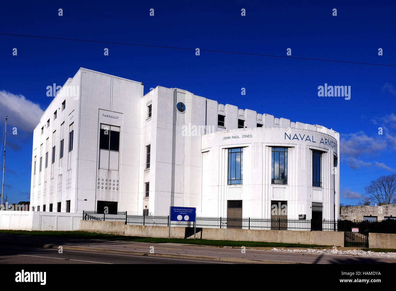 Der historische Heslar Naval Armory in Indianapolis, Indiana.  Ein WPA Gebäude im Jahr 1939 abgeschlossen. Stockfoto
