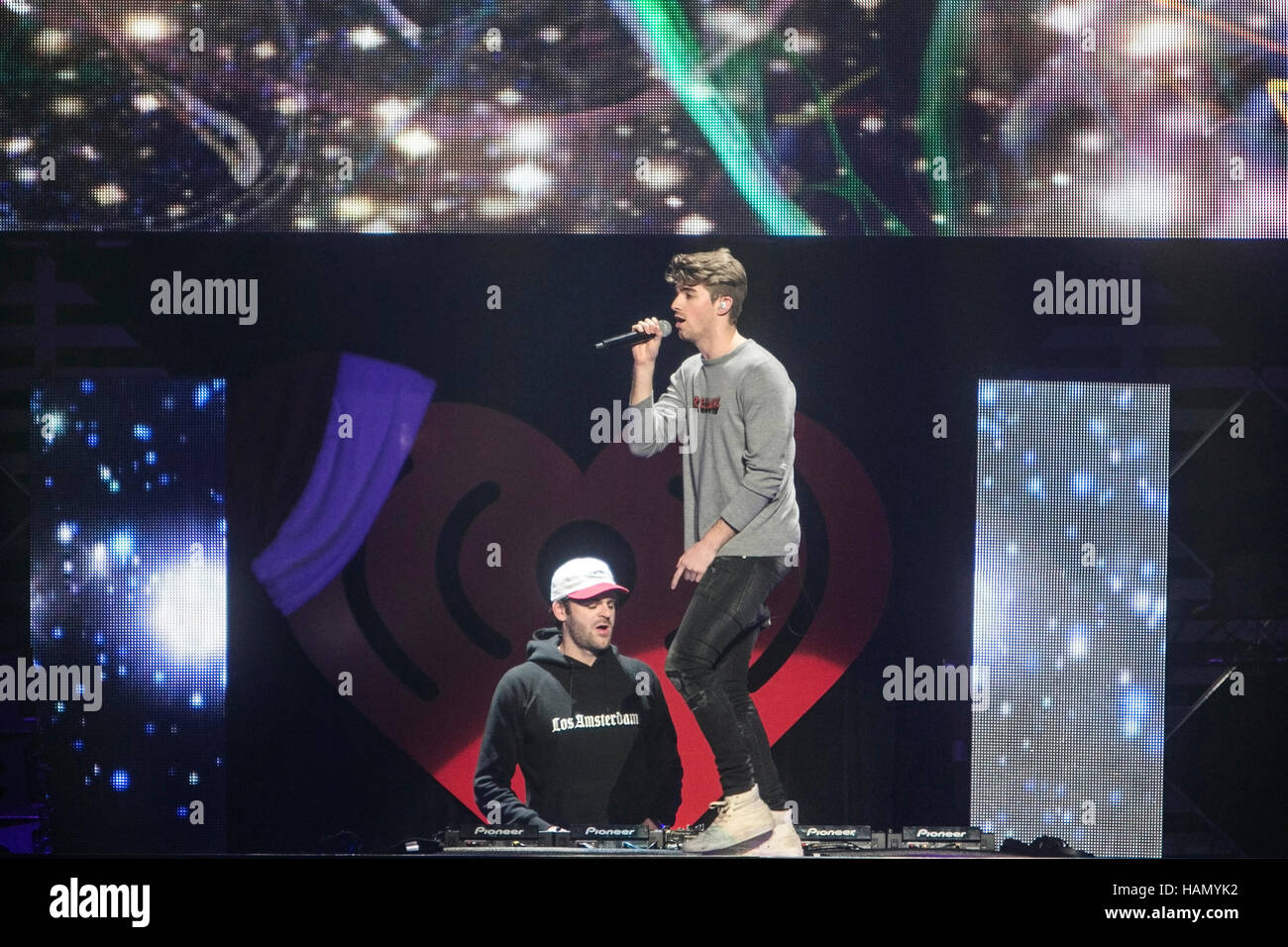 San Jose, USA. 1. Dezember 2016. Die Chainsmokers führt während der I Heart Radio Wild 94,9 Jingle Ball am 1. Dezember 2016 im SAP-Center in San Jose, Kalifornien. Bildnachweis: Das Foto Zugang/Alamy Live-Nachrichten Stockfoto