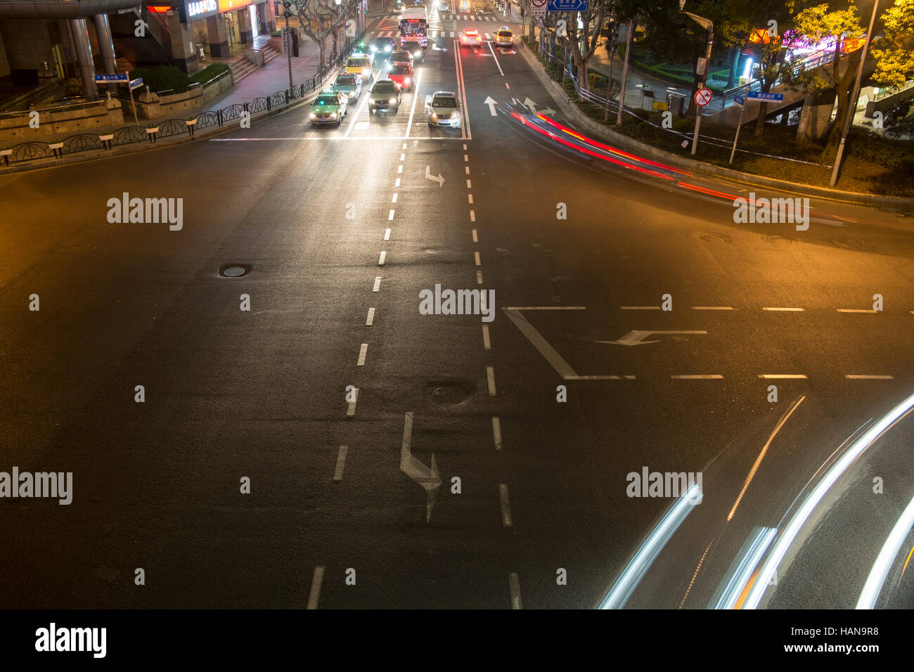 Huaihai Road bei Nacht Shanghai China Stockfoto