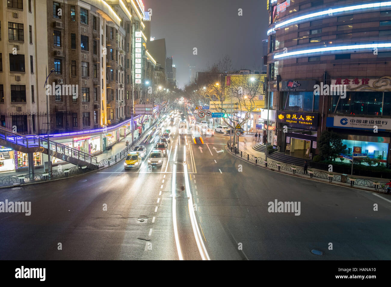 Huaihai Road bei Nacht Shanghai China Stockfoto