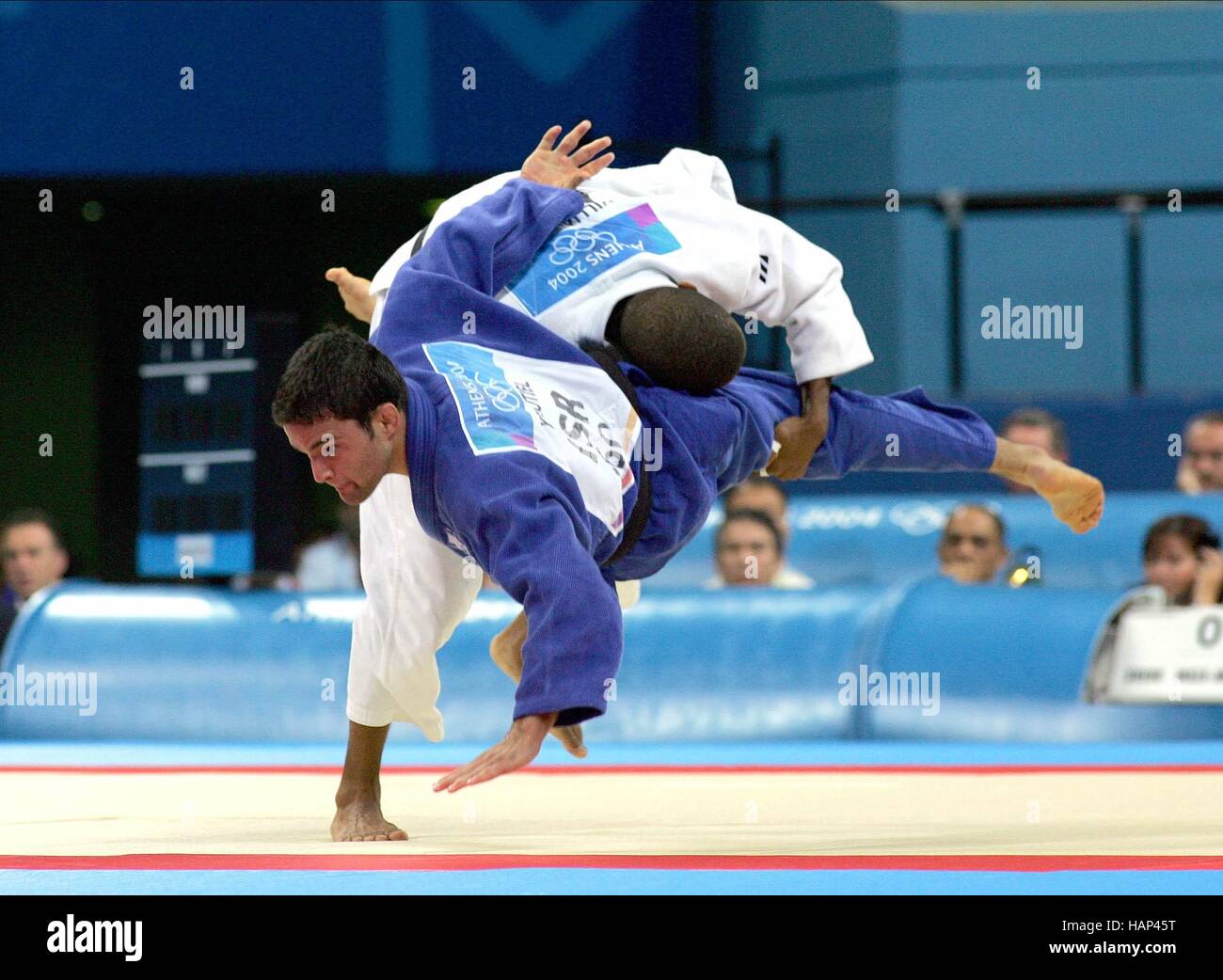 CRAIG FALLON & SCOTT FERNANDEZ Olympische JUDO Athen Griechenland 13. August 2004 Stockfoto