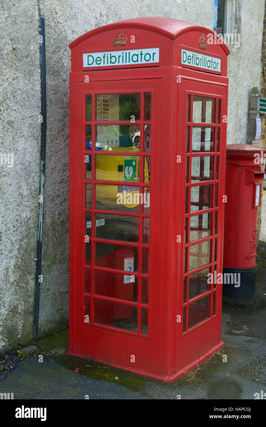 Stillgelegten britische Telefonzelle mit einem Defibrillator ausgestattet Stockfoto