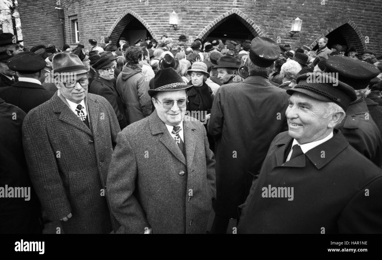 Beerdigung des verurteilten Kriegsverbrechers Karl Doenitz am 6. Januar  1981 in Aumuehle bei Hamburg. | weltweite Nutzung Stockfotografie - Alamy