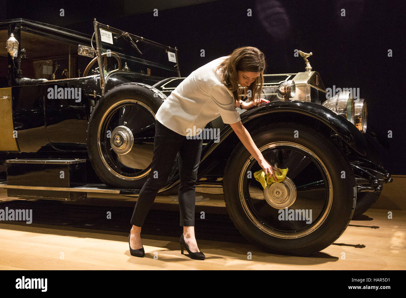 London, UK. 2. Dezember 2016. Rolls Royce Phantom 1926 baute ich aka "The Phantom of Love" für den amerikanischen Geschäftsmann Clarence Gasque als Geschenk für seine Frau, die Woolworth-Erbin Maude Gasque. Est GBP 500.000-700, 000. Bonhams Vorschau der Oldtimer und Youngtimer motor für ihre bevorstehende Bond Street Verkauf auf Sonntag, 4. Dezember 2016. Stockfoto