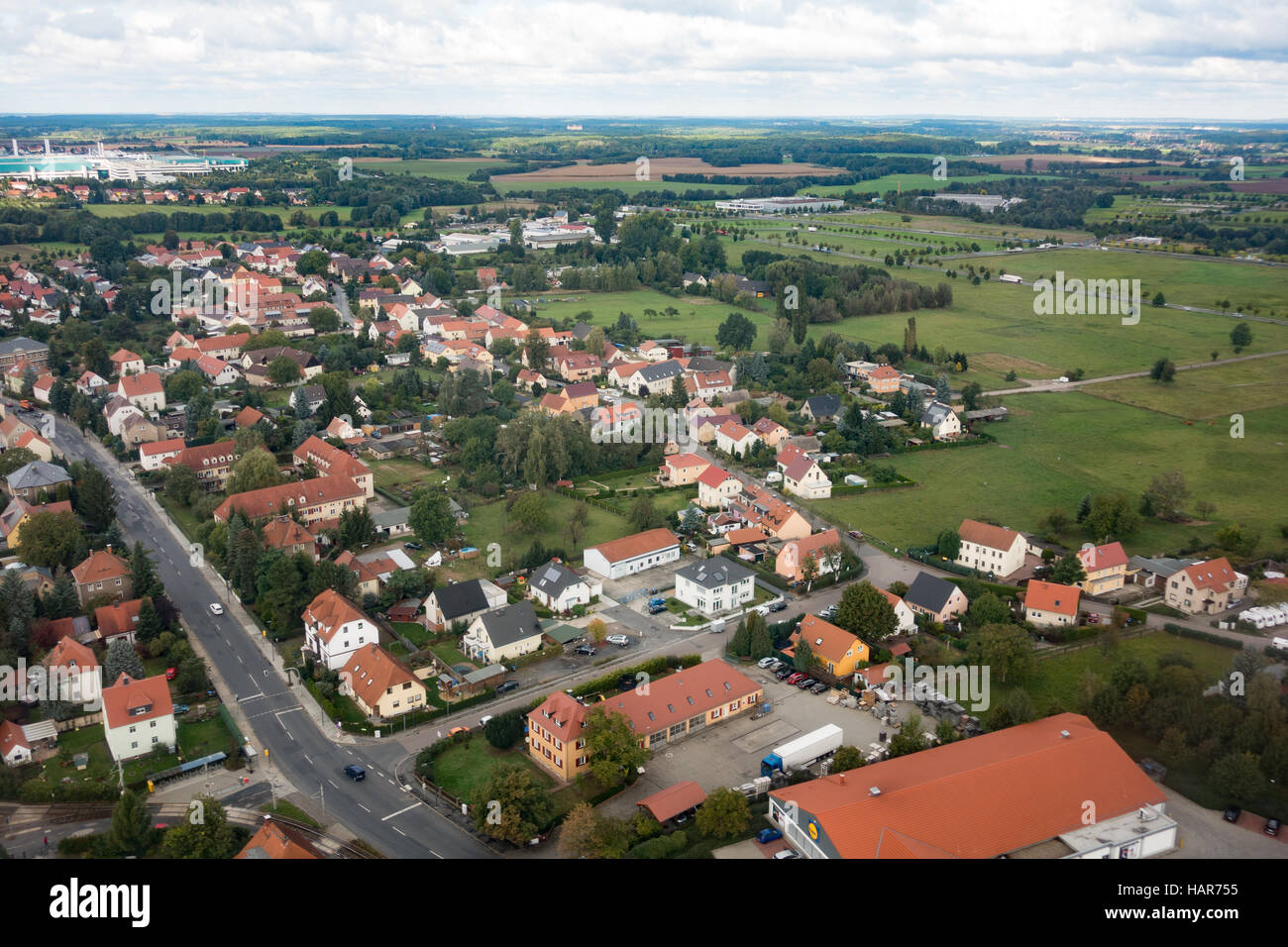 Europäische Stadt aus dem Flugzeug Stockfoto