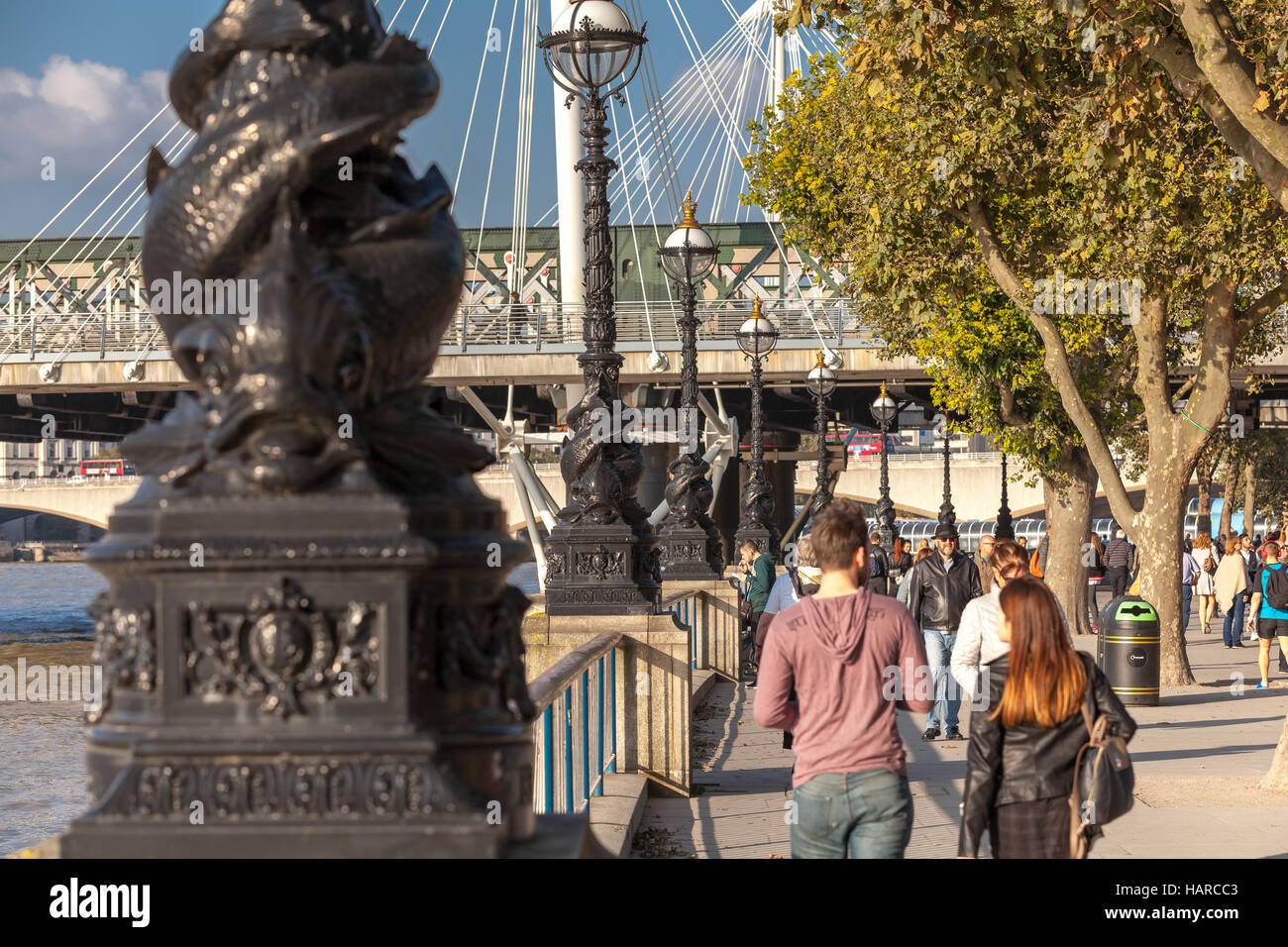 London-Menschen zu Fuß auf der Königin zu Fuß Gasse Stockfoto