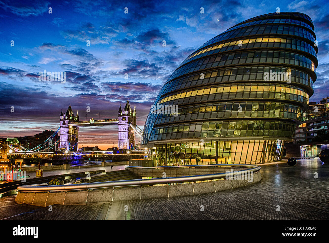 City Hall und Tower Bridge, London, England, Dienstag, 27. September 2016.Photo: David Rowland / One-Image.com Stockfoto