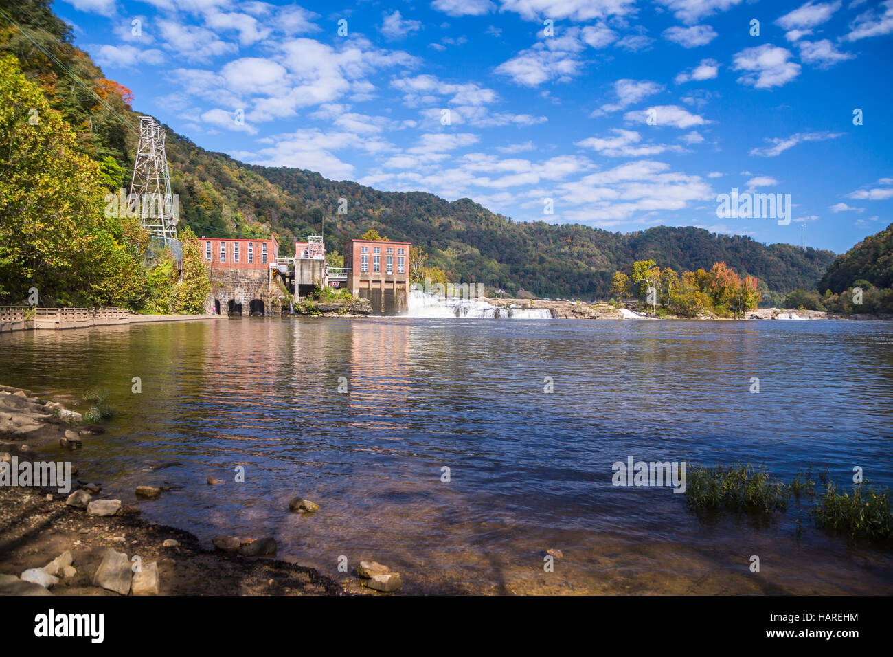 Die Glen Ferris Hydroelectric Bahnhof und Kanawha fällt, an Glen Ferris