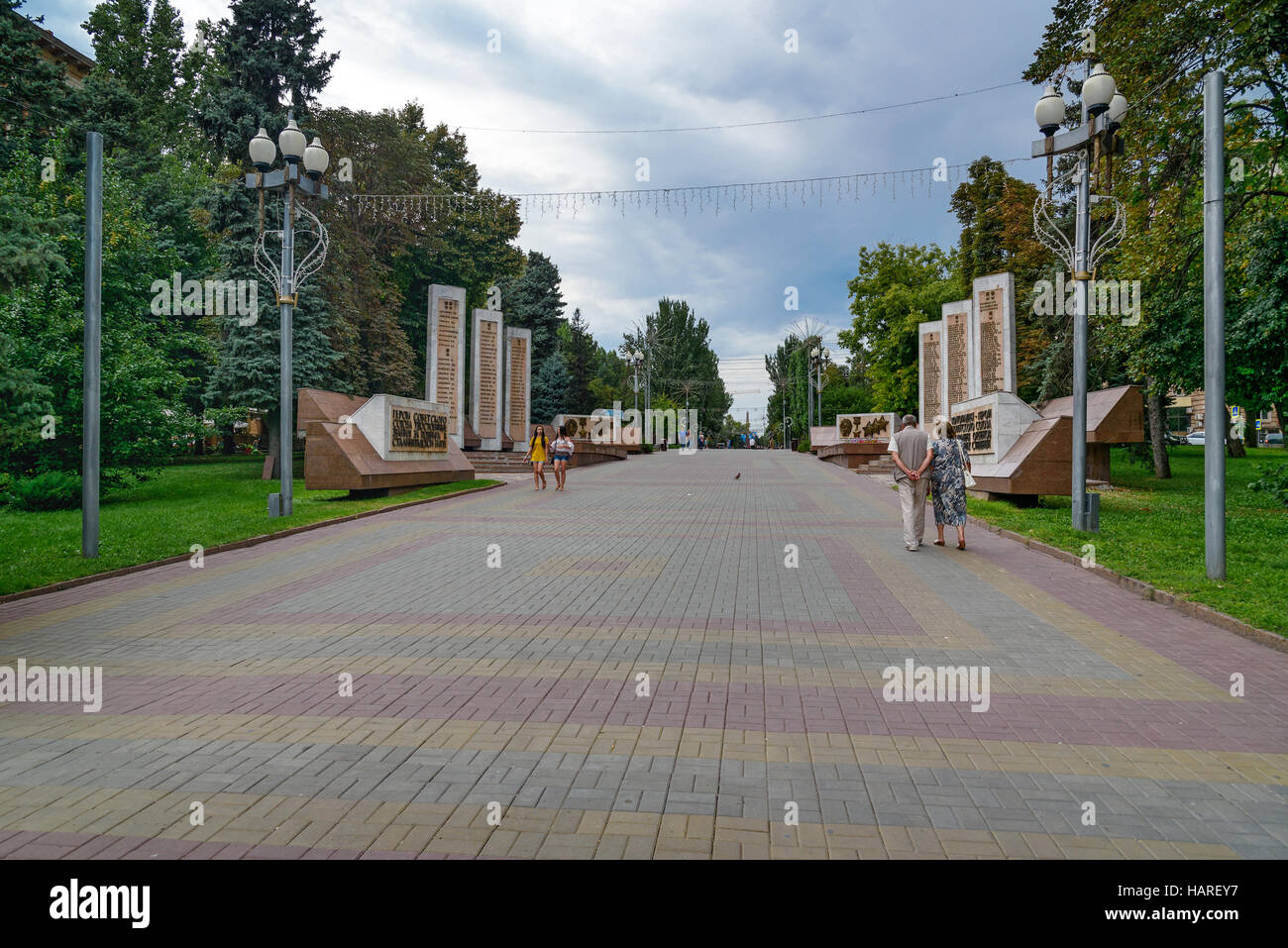 Allée des Helden. Stein-Denkmal, auf denen die Namen der Helden der Stalingrader Schlacht eingetragen. Volgograd, Russland Stockfoto