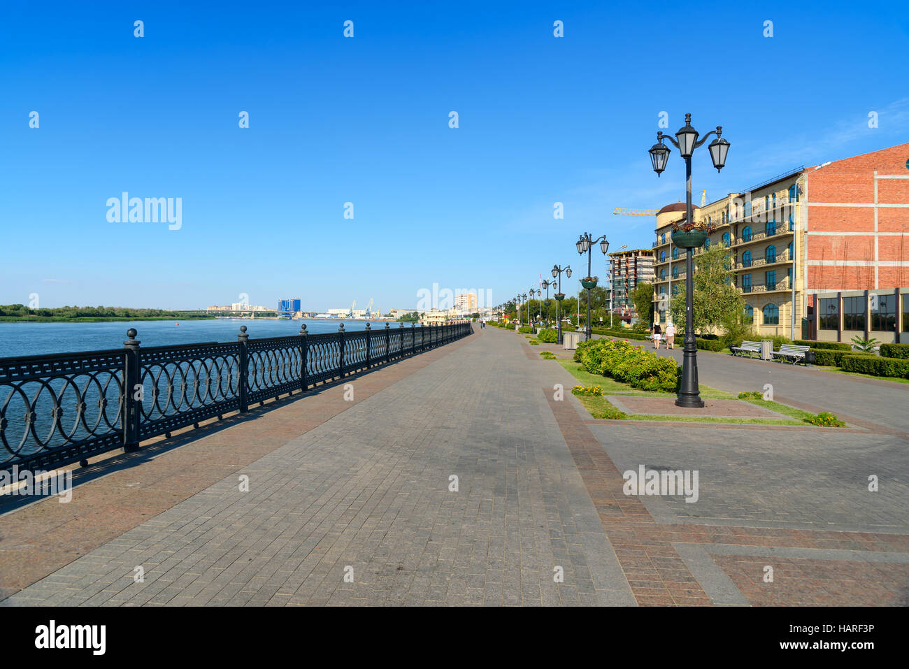 Volga Embankment. Astrachan ist Stadt im Süden Russlands die Stadt am Ufer des Flusses Wolga ist Stockfoto