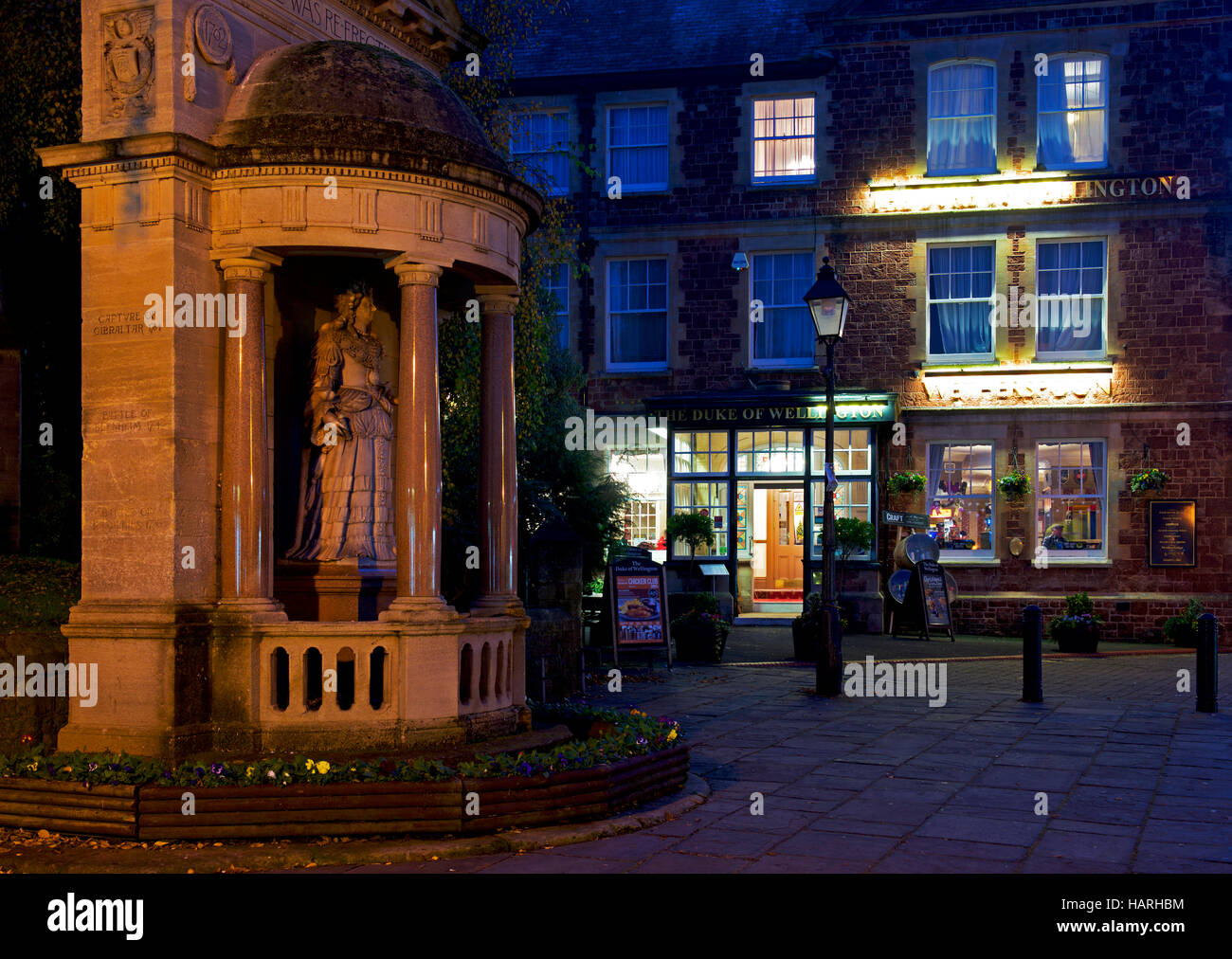 Ausgehen Kneipe in Minehead in der Nacht, Somerset, England UK Stockfoto