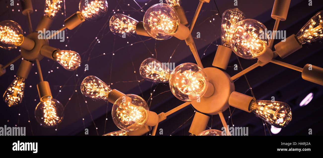 Abstrakte innere Fragment. Stilisierte Beleuchtungssystem mit modernen LED-Lampen in Glas Schalen Stockfoto