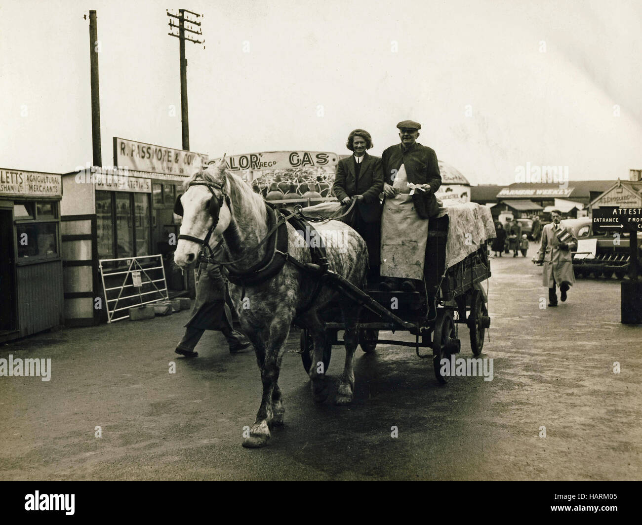 Historisches Archiv Bild von Pferd und Wagen am Viehmarkt, Bereich Faversham, Kent c1930s Stockfoto