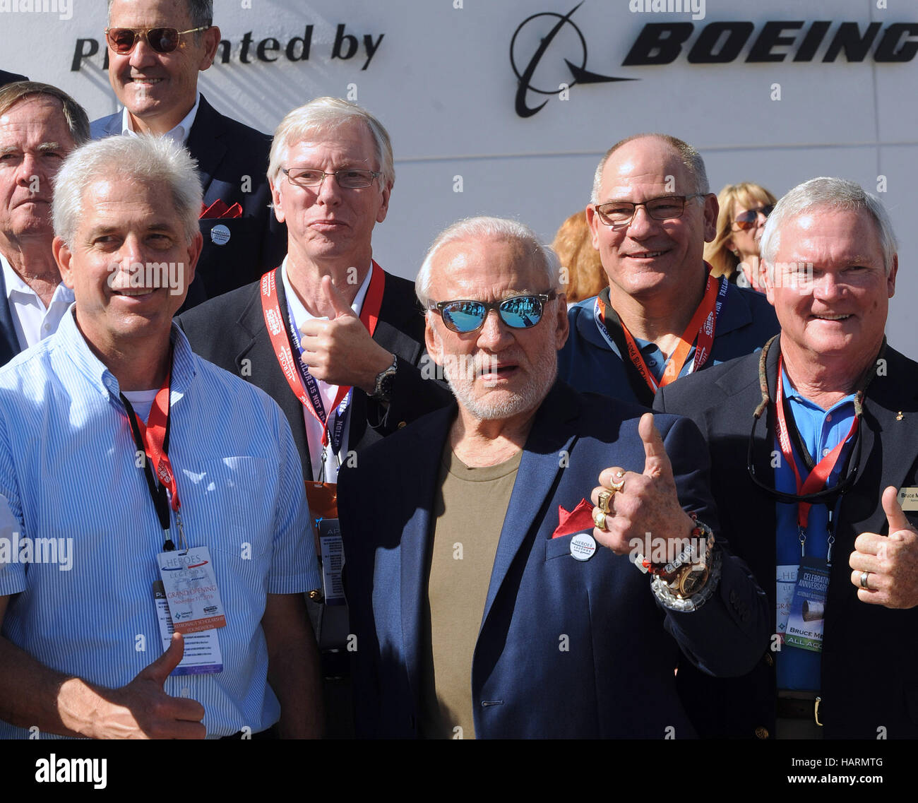 11. November 2016 - Titusville, Florida, Vereinigte Staaten - ehemaliger Astronaut Buzz Aldrin (Mitte), die zweite Person, Spaziergang auf dem Mond 1969, beson- Stockfoto