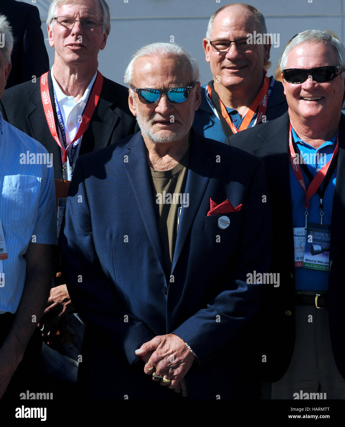 11. November 2016 - Titusville, Florida, Vereinigte Staaten - ehemaliger Astronaut Buzz Aldrin (Mitte), die zweite Person, Spaziergang auf dem Mond 1969, beson- Stockfoto