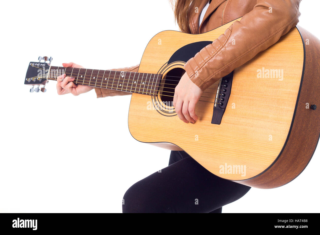 Junge Frau mit einer Gitarre Stockfoto