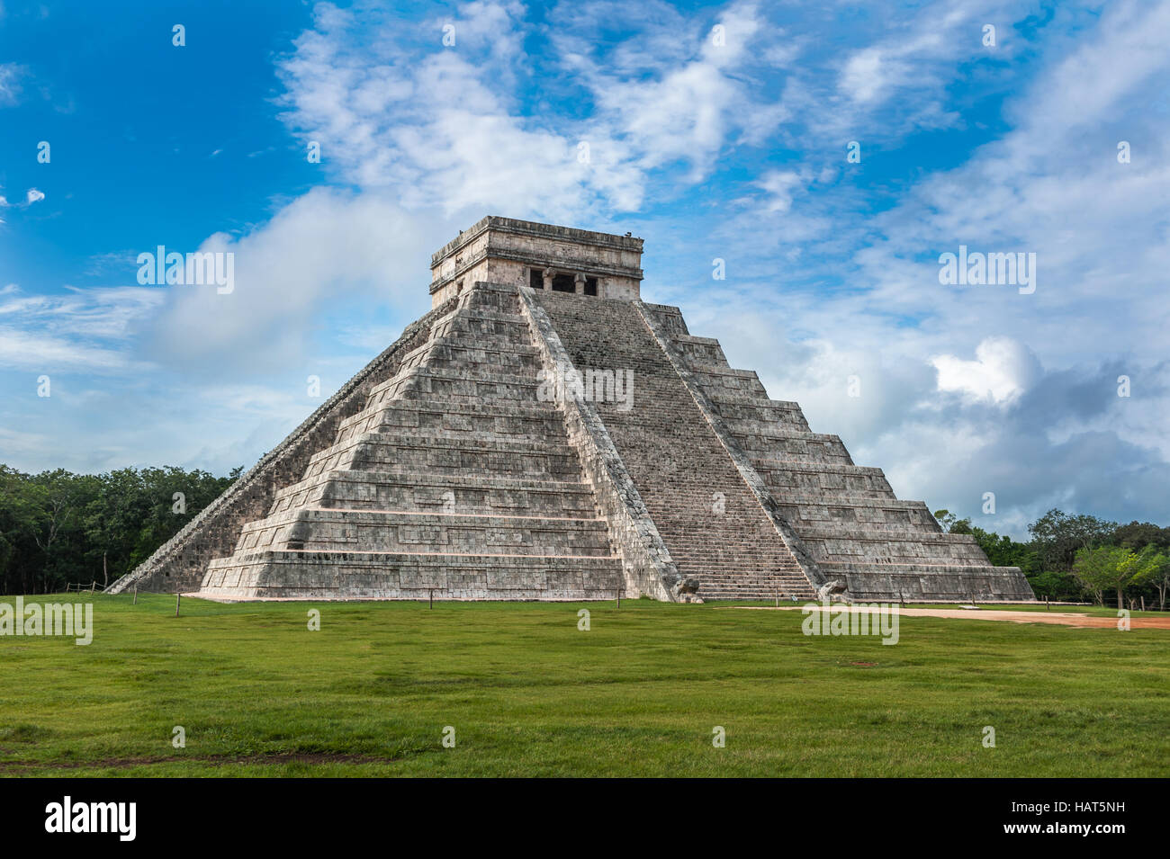 El Castillo oder Tempel der Kukulkan Pyramide, Chichen Itza, Yucatan, Mexiko Stockfoto