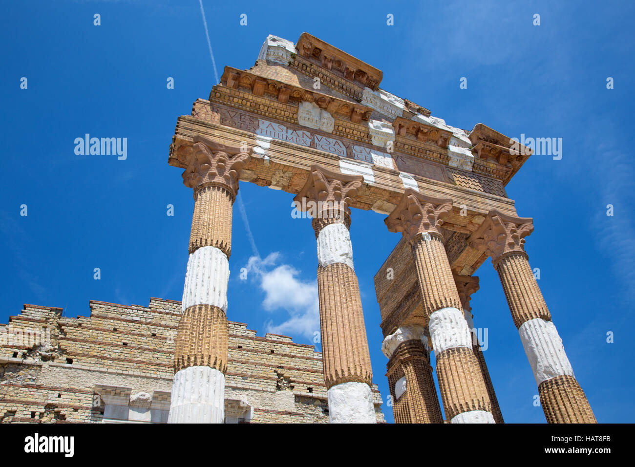 Brescia - die Spalten der römischen Ruinen von Capitolium Stockfoto