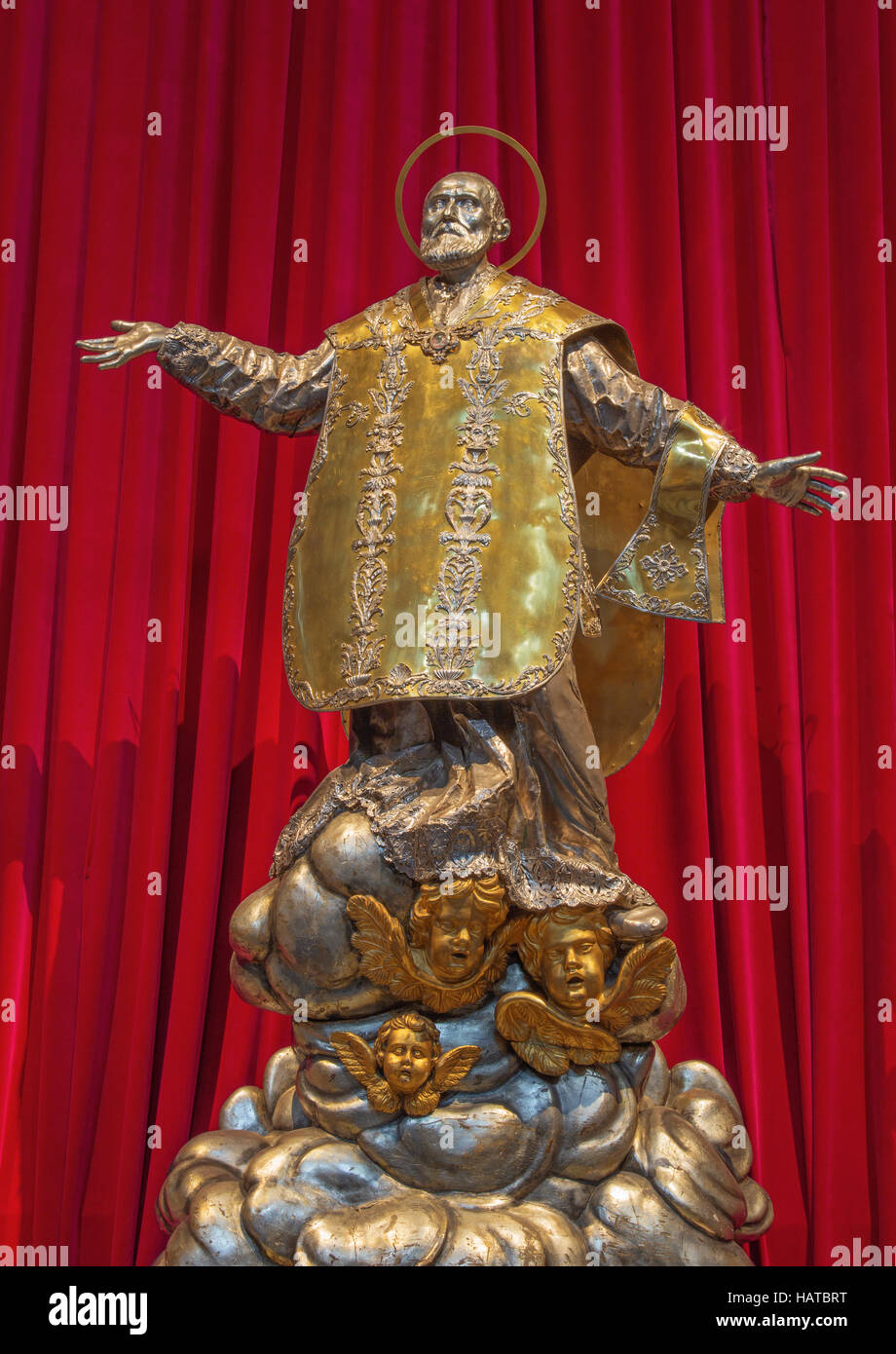 BRESCIA, Italien - 22. Mai 2016: Der Metall-Statue von Filip Neri in Kirche Chiesa di Santa Maria della Pace von unbekannten Künstler. Stockfoto