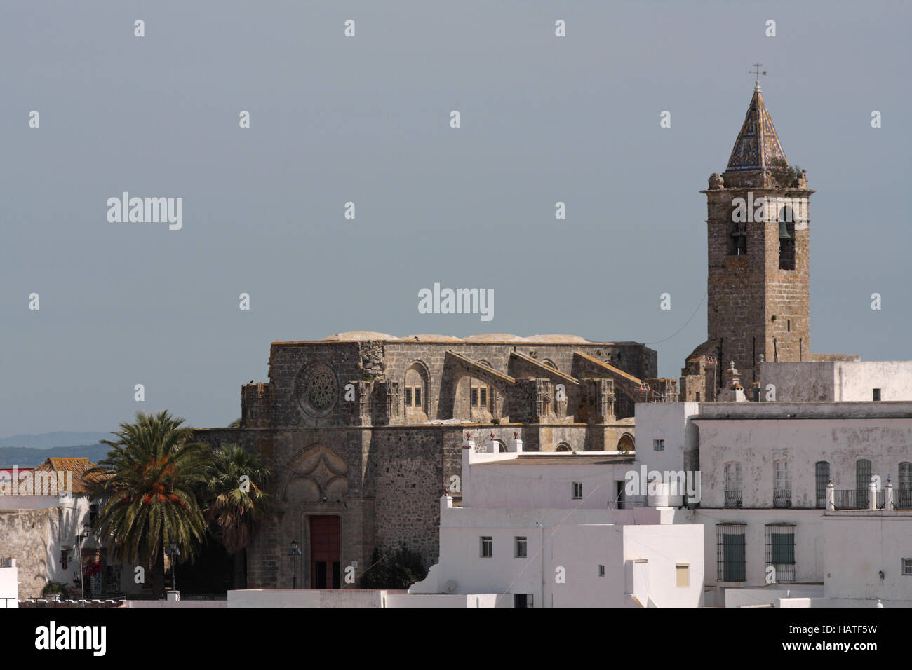 Alte Kirche in Vejer De La Frontera. Andalusien Stockfoto