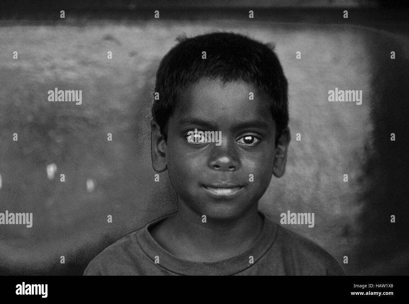Junge mit großen leuchtenden Augen. Asiatischen indischen Erbes. Stockfoto