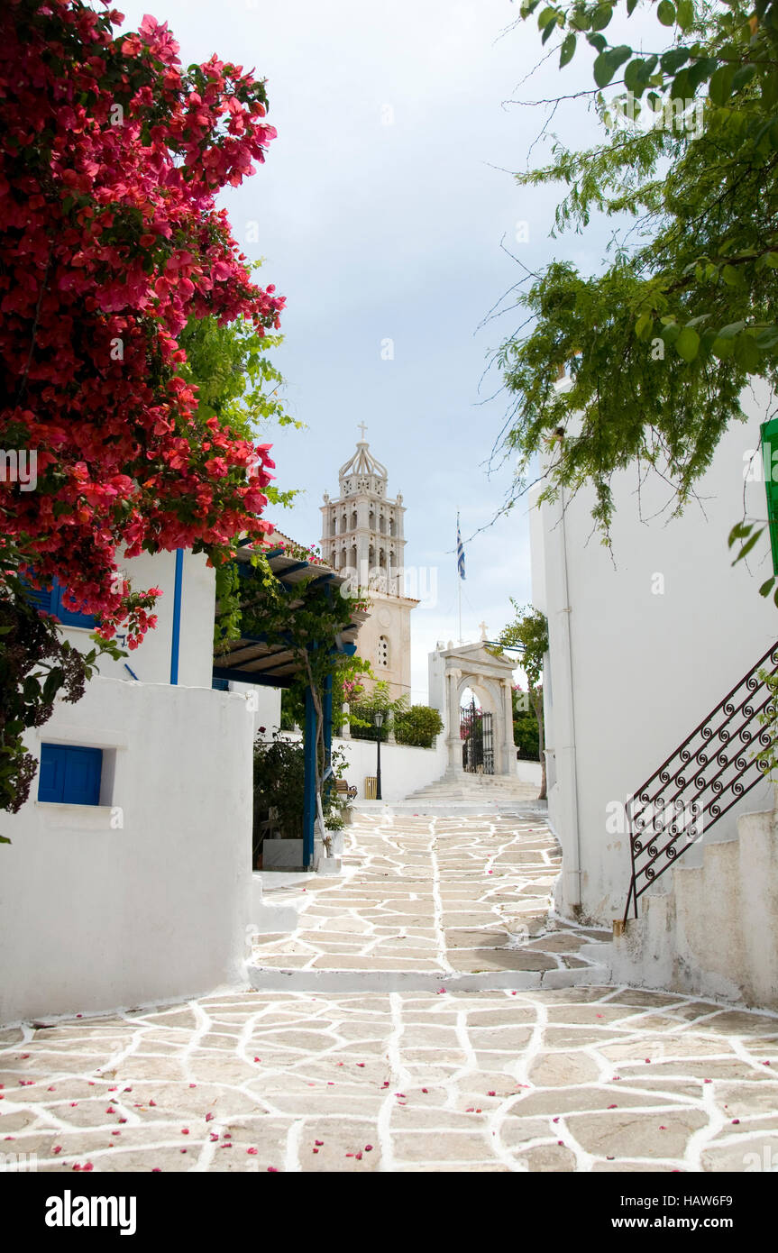 Lefkes griechische Insel Paros Szene mit Kirche Agia Triada und typische Architektur in Griechenland Stockfoto