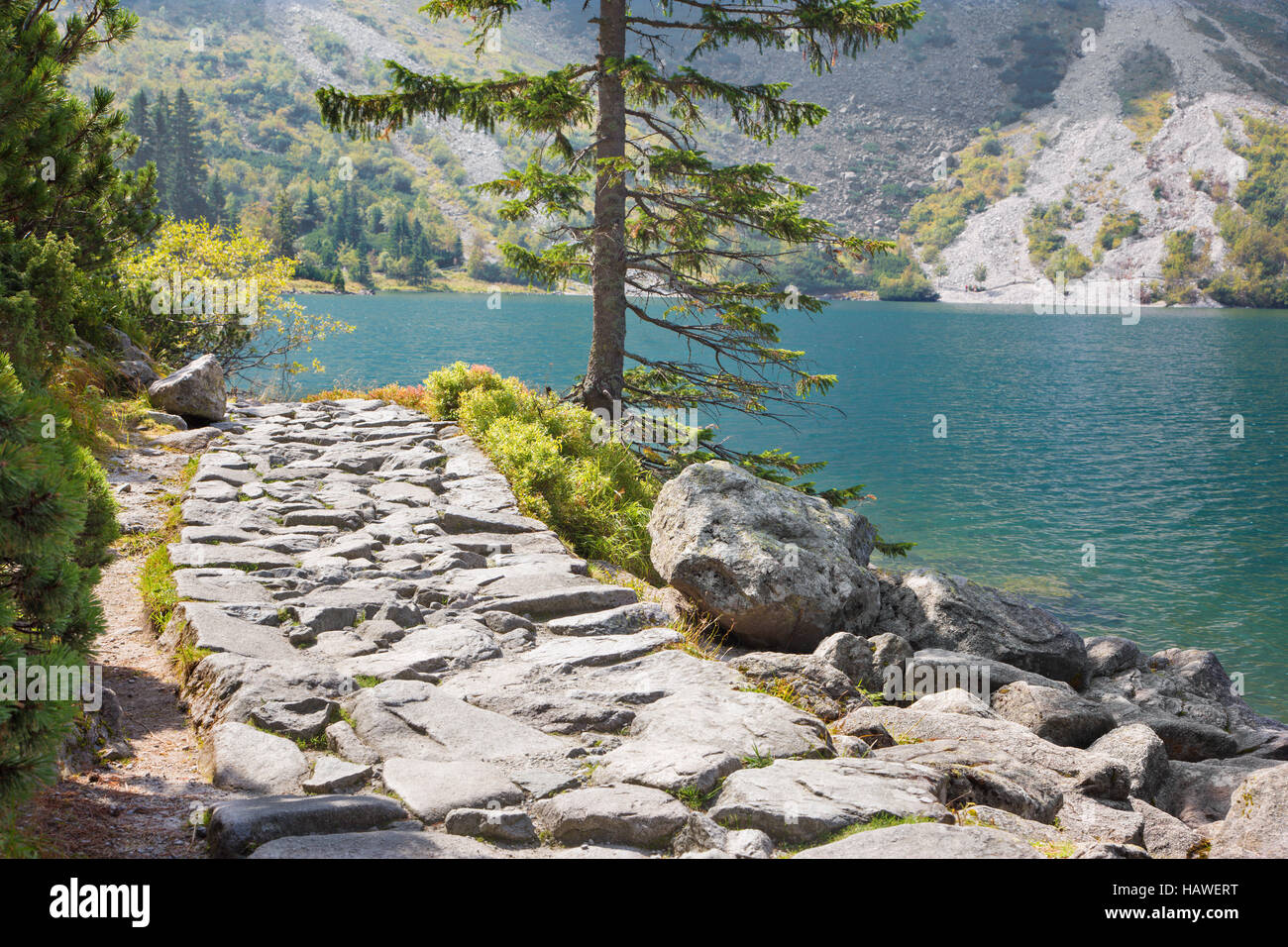Hohe Tatra - Tourist genau umgekehrt der See Morskie Oko Stockfoto
