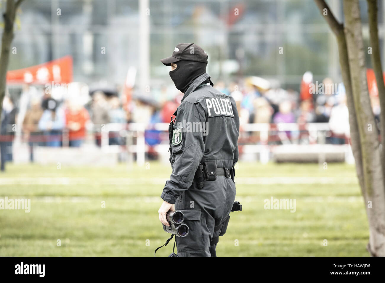 Menschen demonstrieren in Berlin Stockfoto