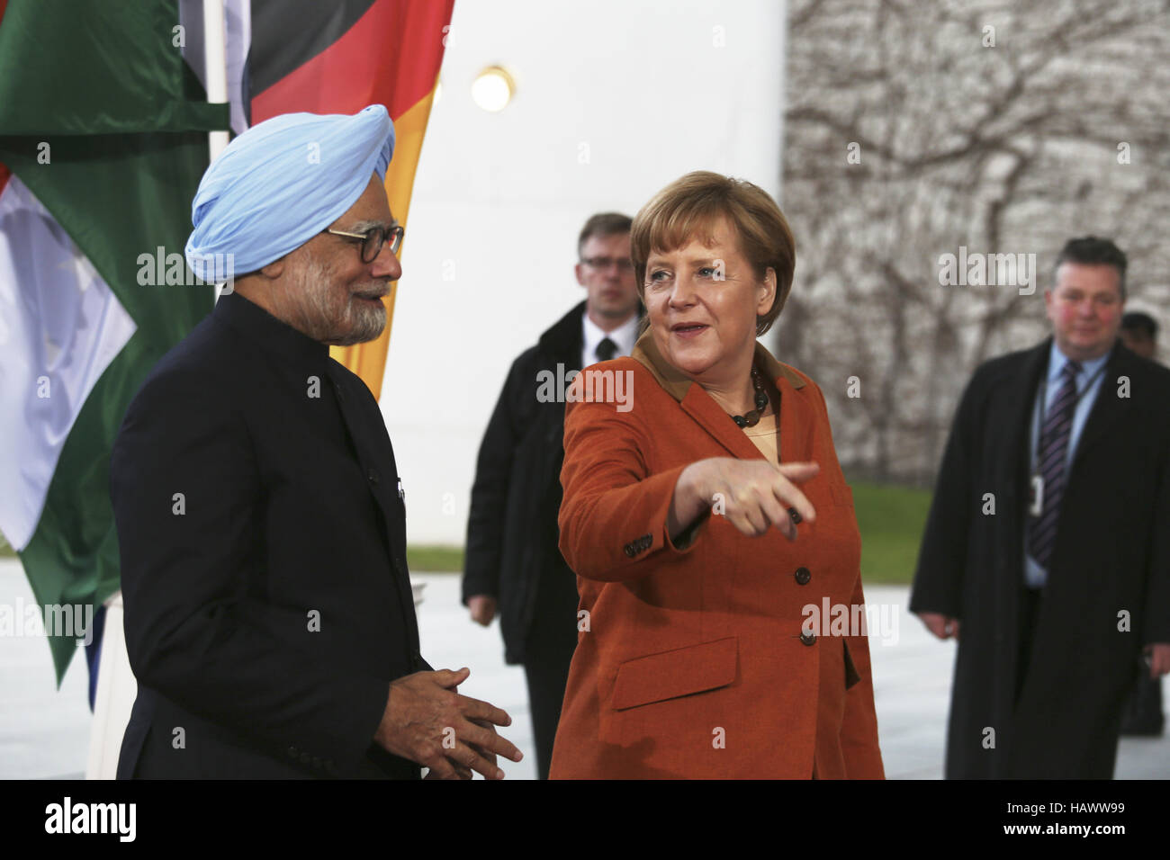 Merkel begrüßt Singh, indischer Premierminister Stockfoto