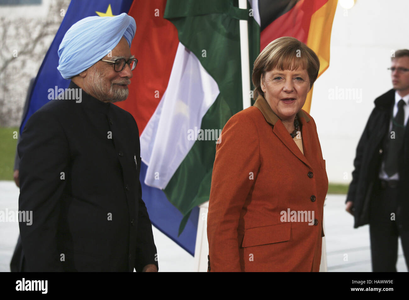 Merkel begrüßt Singh, indischer Premierminister Stockfoto
