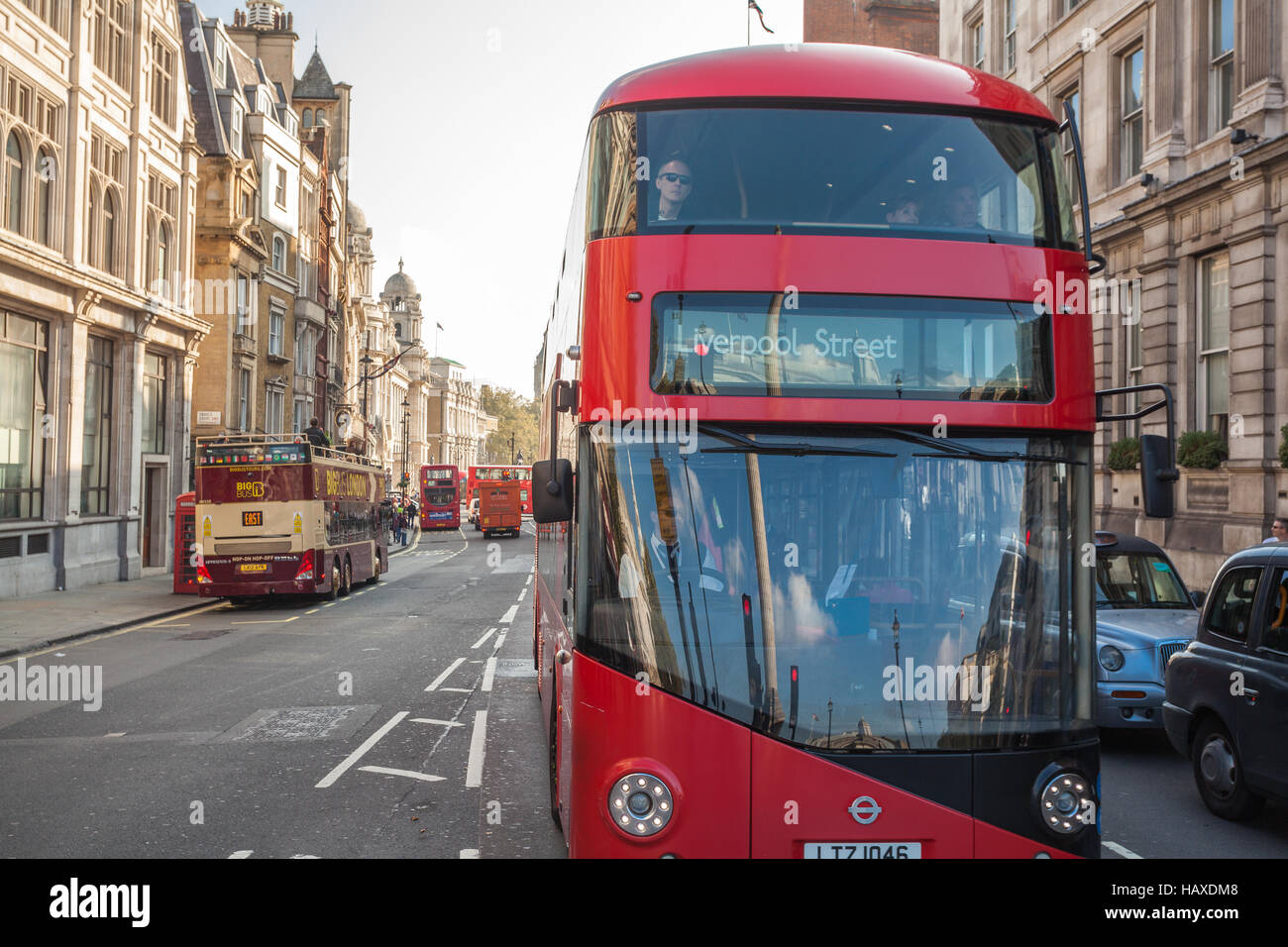 London red Bus mit Liverpool Street Schild Stockfoto