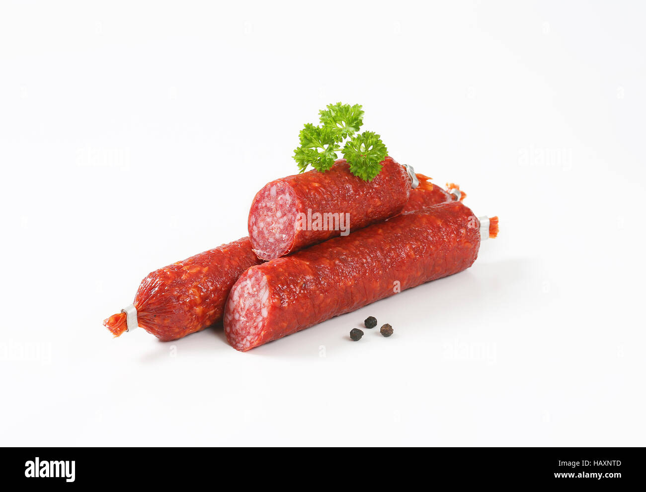 Salami auf weißem hintergrund Fotos und Bildmaterial in hoher