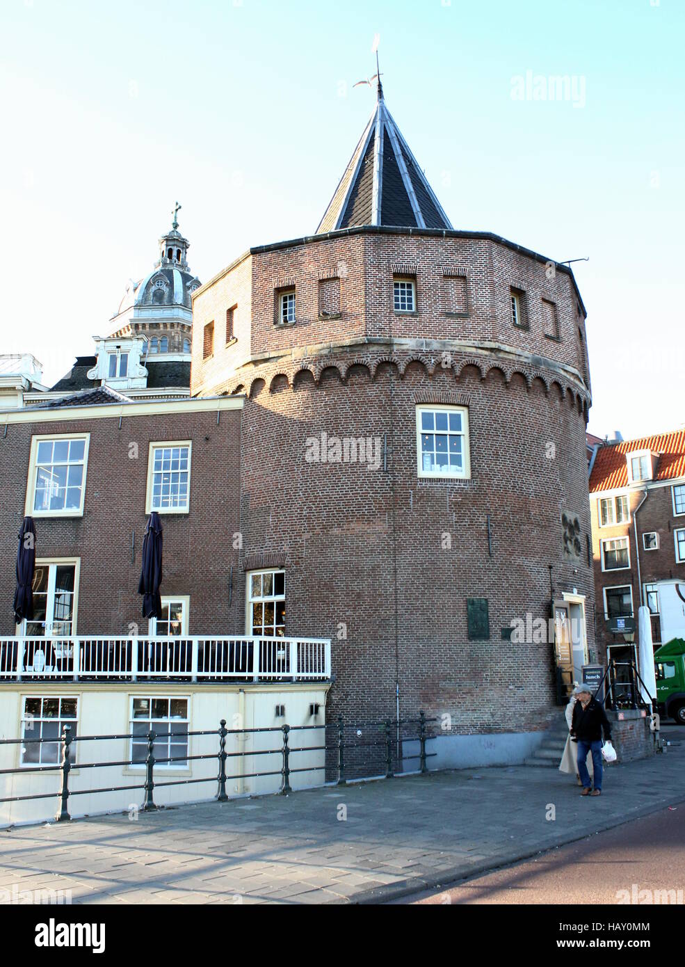 15. Jahrhundert Schreierstoren, ursprünglich Teil der mittelalterlichen Stadtmauer Verteidigung von Amsterdam, Niederlande Stockfoto