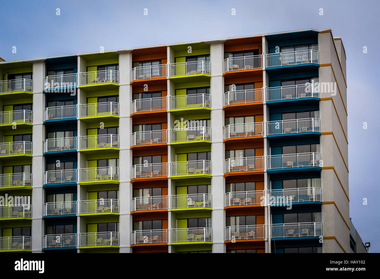 Bunte Highrise Hotel in Virginia Beach, Virginia. Stockfoto